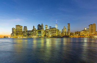 Fototapeta na wymiar Manhattan waterfront at night