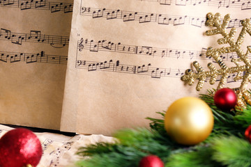 Obraz premium Music notes with Christmas decoration close up