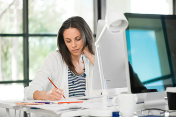 Obraz na płótnie Canvas Woman working on computer