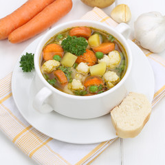 Gemüsesuppe Gemüse Suppe gesunde Ernährung in Suppentasse mit
