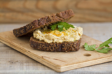 Hummus sandwich with whole wheatbread