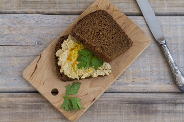 Hummus sandwich with whole wheatbread