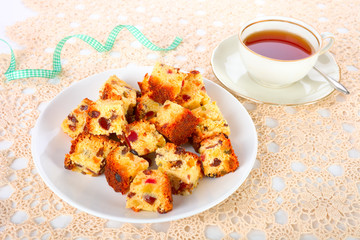 Früchtekuchen- Häppchen und Tee