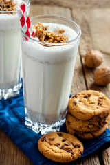 milkshake with cookies