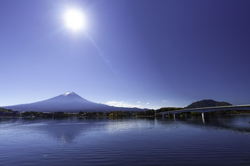 Mt.Fuji and Lake Kawaguchi
富士山と河口湖