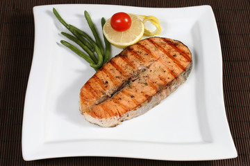 grilled fish with lemon and herbs