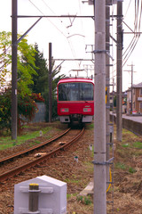 町を走り抜ける電車