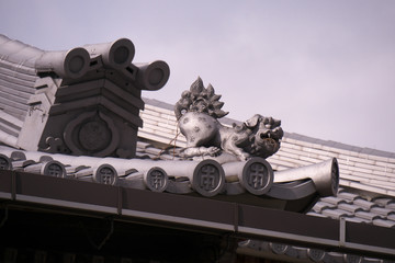 屋根の上の守護