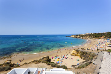 Obraz premium People enjoying the beach of Oura, Albufeira, Algarve