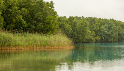 See in Deutschland während einem Regenschauer