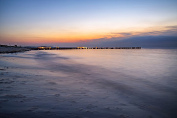 Fototapeta premium Wellenbrecher am Strand 