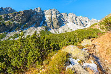 Obraz premium View of mountains covered with snow in autumn landscape of Hincova valley, Tatra Mountains, Slovakia