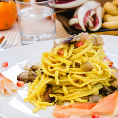 Tagliolini with radicchio and prosciutto