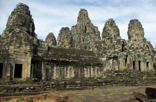 Angkor, les têtes géantes du temple d'Angkor Thom, Cambodge
