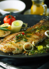 Grilled fish with lemon and rosemary