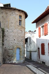 Rue typique du Sud-Ouest à Bayonne
