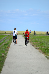 Obraz premium Fahrradfahrer an der Nordsee