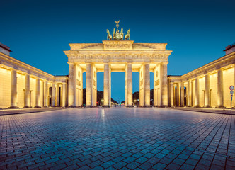 Naklejka premium Brandenburg Gate at night, Berlin, Germany 