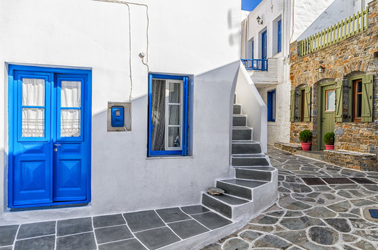 Fototapeta Street in Kythnos island, Cyclades, Greece