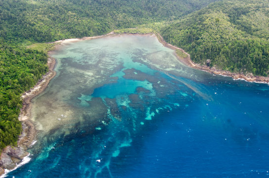 Great Barrier Reef - Aerial View © Anthony Ngo