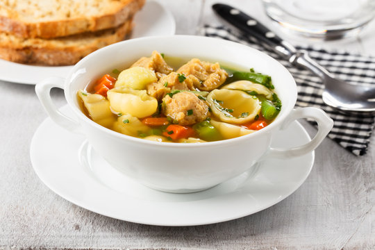 vegane Nudelsuppe mit Sojafleisch - vegane noodle soup with soy