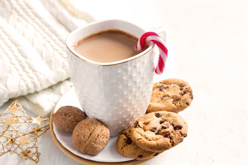 Cacao drink and chocolate chip cookies