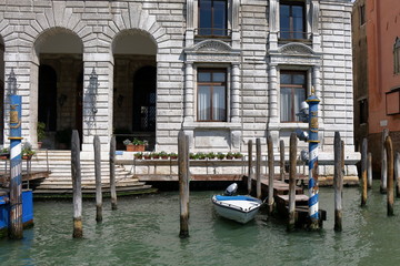 Fototapeta na wymiar Entrance to Prefettura Di Venezia from the Grand Canal in Venice