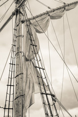 Obraz premium Mast and sailboat rigging, toning