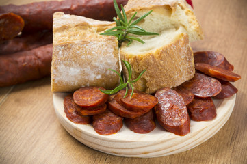Tapa de chorizo y pan