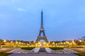 Naklejka premium Eiffel Tower Sunrise