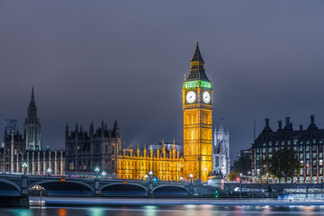 Fototapeta premium Big Ben Clock Tower and Parliament house at city of westminster, London England UK