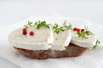 brot mit ziegenkäse