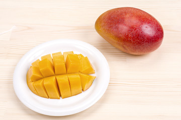 花切りにしたマンゴーの実