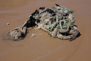 Rifiuti della pesca, rifiuti in spiaggia.