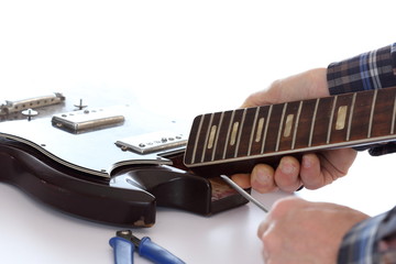 Reparatur einer Gitarre