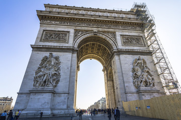 Fototapeta na wymiar The Arc de Triomphe in Paris at daylight