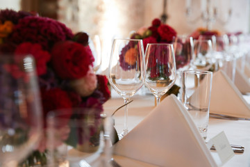 Tischdekoration, Festtafel bei einer Hochzeit