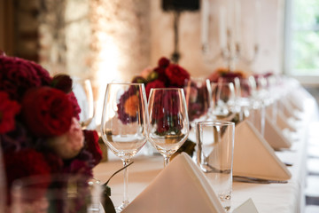 Tischdekoration, Festtafel bei einer Hochzeit