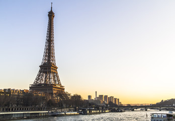 Fototapeta premium Eiffel Tower view from river at sunset
