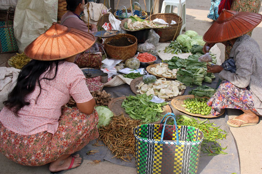 Birmanie, march&eacute; pr&egrave;s du lac Inle