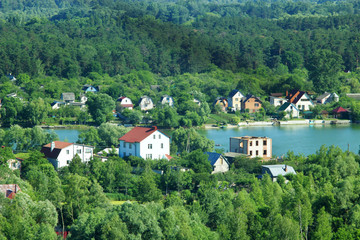 Fototapeta na wymiar view to country houses at picturesque lake