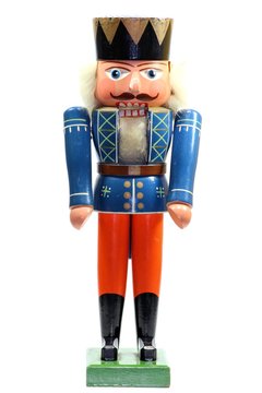 Nussknacker aus dem Erzgebirge isoliert auf wei&szlig;em Hintergrund