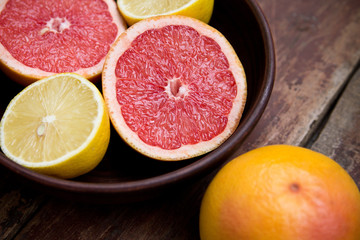 Grapefruits with lemons in a bowl