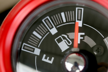 Fuel gauge with warning indicating quantity fuel tank.