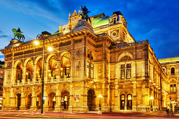 Fototapeta na wymiar Vienna State Opera is an opera house.It is located in the centre