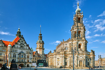 Fototapeta na wymiar DRESDEN, GERMANY- SEPTEMBER 08, 2015 :Dresden Frauenkirche (Chur