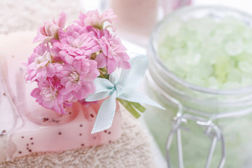 Obraz na płótnie Canvas Beautiful tiny bouquet of pink kalanchoe blossfeldiana flowers