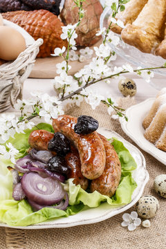 Sausage with plums and onion