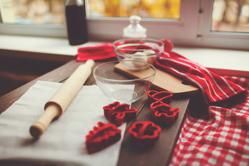 baking Christmas cookies at home