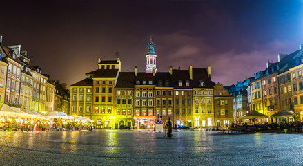 Fototapeta na wymiar Old town sqare in Warsaw